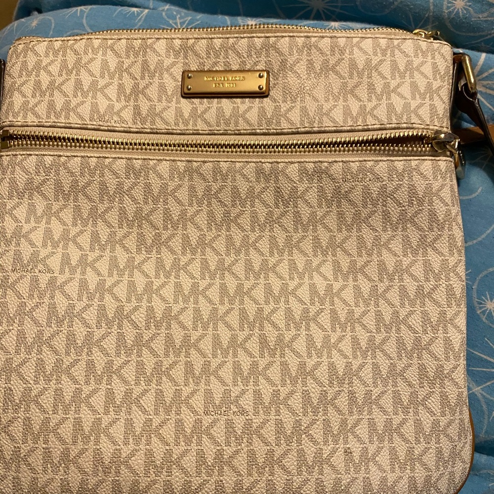 Micheal kors crossbody